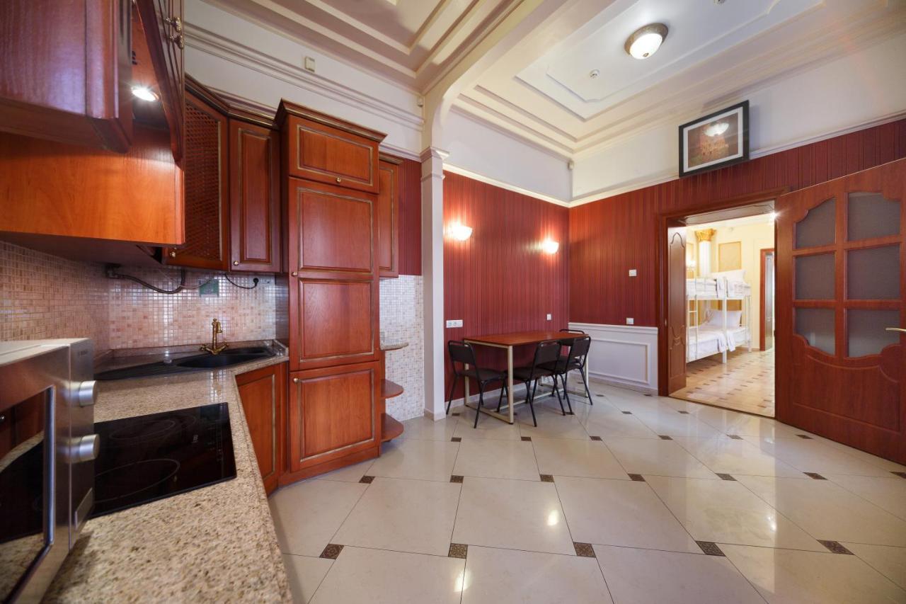Hostel Suputnyk Lviv Exteriör bild